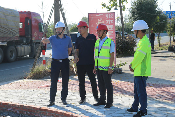 20210930612818.jpg 图:查看平交道口施工环境_副本.jpg